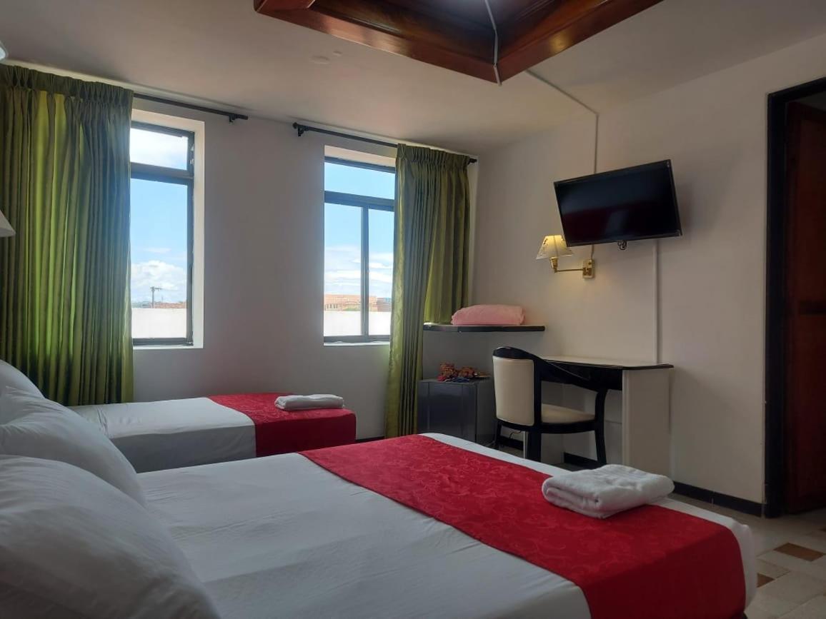 Hotel Mariscal Robledo Cartago Εξωτερικό φωτογραφία
